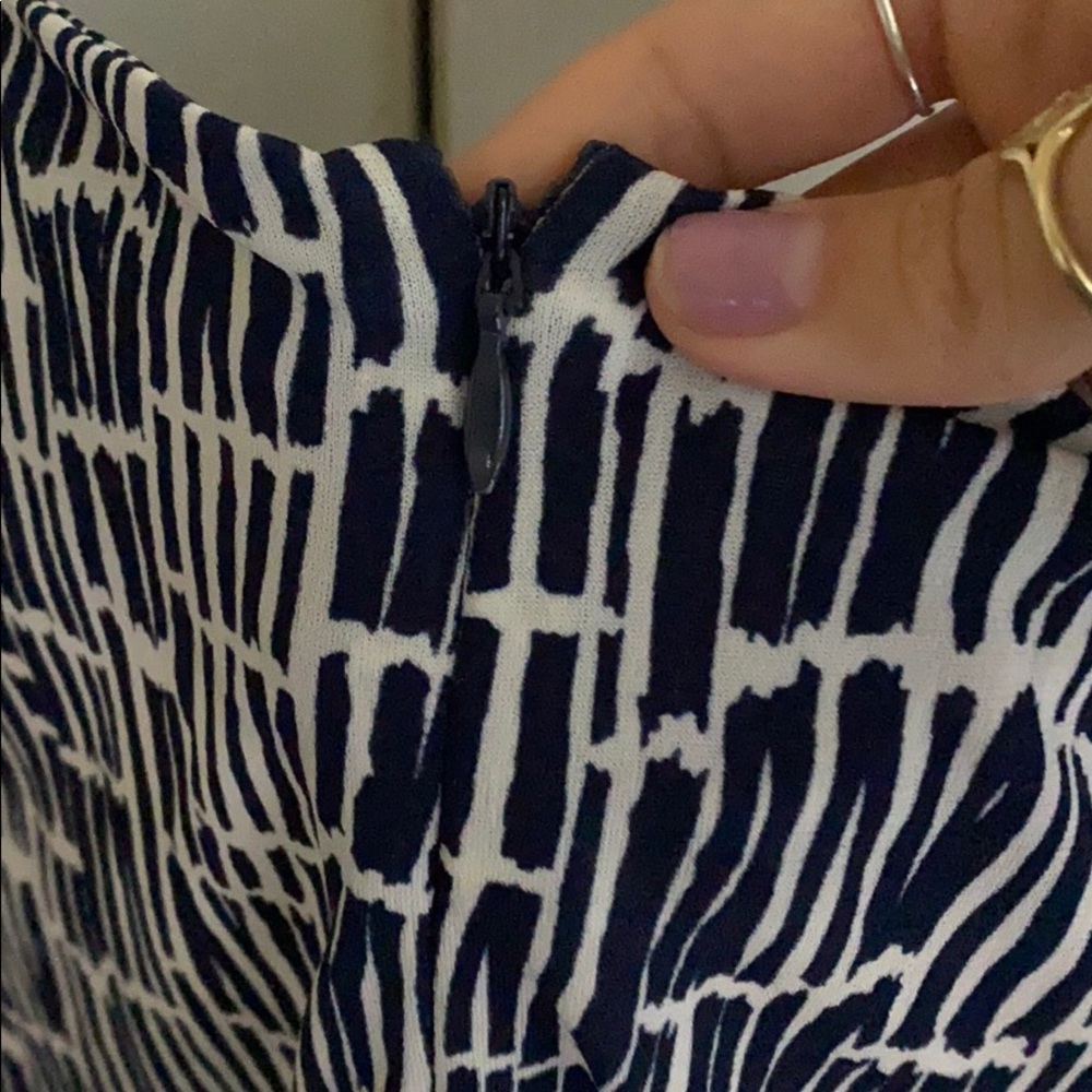 Banana republic blue and white top - Picture 7 of 8